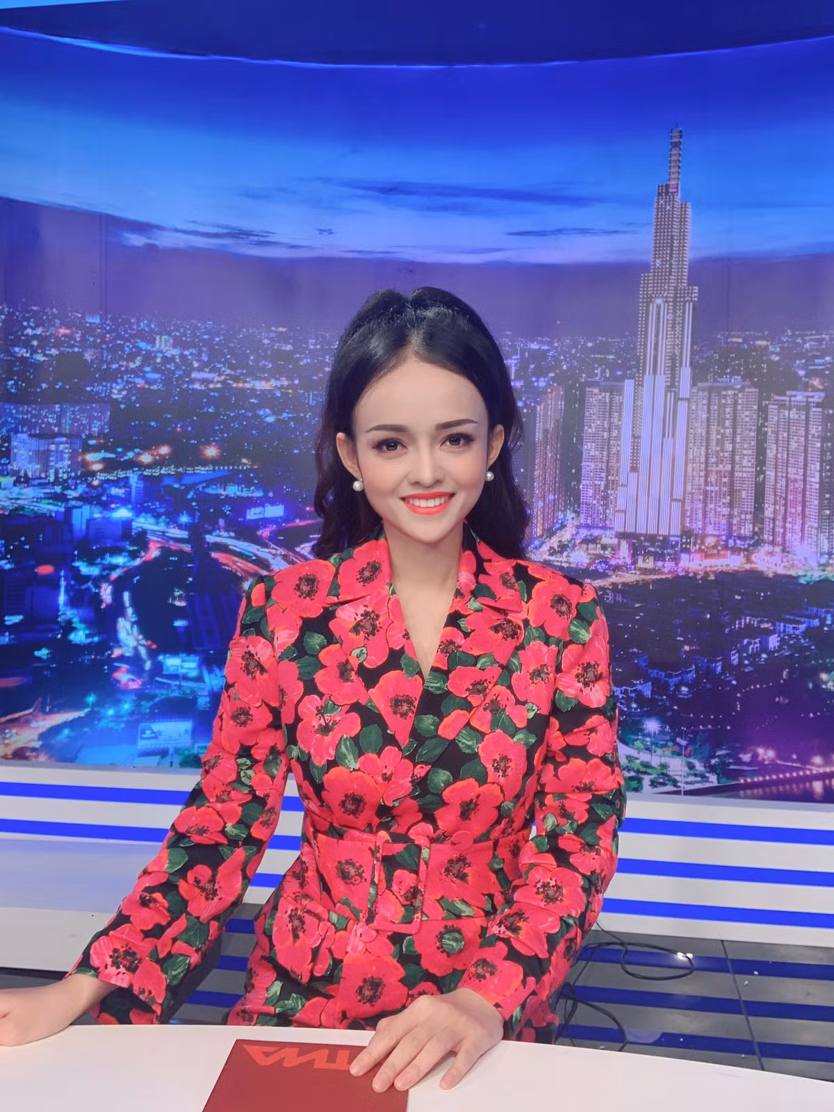 'Ngoài diễn xuất, công việc biên tập rất cuốn hút tôi. Tôi thực sự muốn được thử sức trong nghề này. Không phải vì danh lợi, mà đây là một công việc cho tôi biết rất nhiều điều mới lạ', Thanh Trúc trải lòng. Song song đó, cô vẫn nhận những kịch bản phim khi cảm thấy vai diễn phù hợp với mình. Anh Tùng