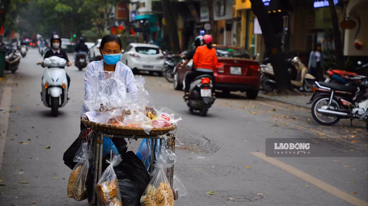 Theo bảng giá các loại đất trên địa bàn thành phố Hà Nội, áp dụng từ ngày 1.1.2020 đến 31.12.2024 thì quận Hoàn Kiếm có giá đất cao nhất là gần 188 triệu đồng/m2; giá đất thấp nhất thuộc quận Hà Đông, hơn 4,5 triệu đồng/m2. Ảnh: Phan Anh