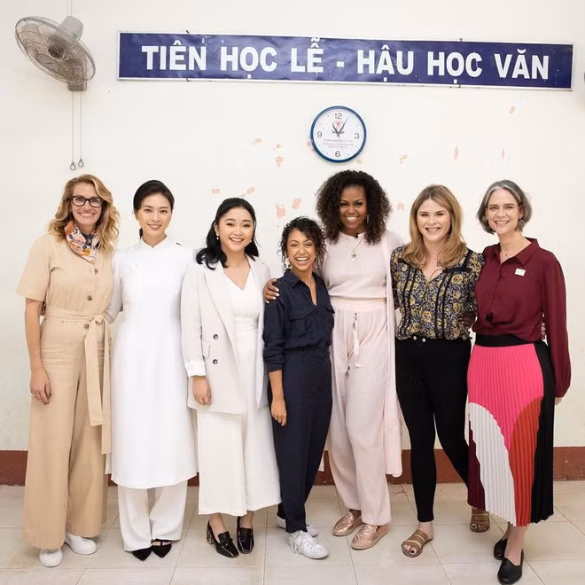 Sau nhiều thành công tại kinh đô điện ảnh thế giới, tháng 12/2019, Lana Condor đã trở về Việt Nam trong một chương trình ý nghĩa của phu nhân cựu Tổng thống Mỹ Michelle Obama về bình đẳng giới, giáo dục cho trẻ em gái.