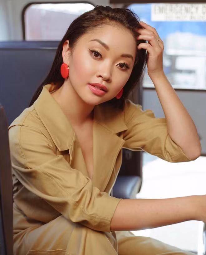 Trên kênh YouTube cá nhân, cô chia sẻ hành trình về thăm lại quê hương Cần Thơ sau 23 năm trong đoạn clip với tựa đề Finding My Roots (Tạm dịch: Tìm về cội nguồn). Tại đây, Lana chia sẻ cảm xúc háo hức, thích thú khi được khám phá những nét đặc trưng của quê hương.