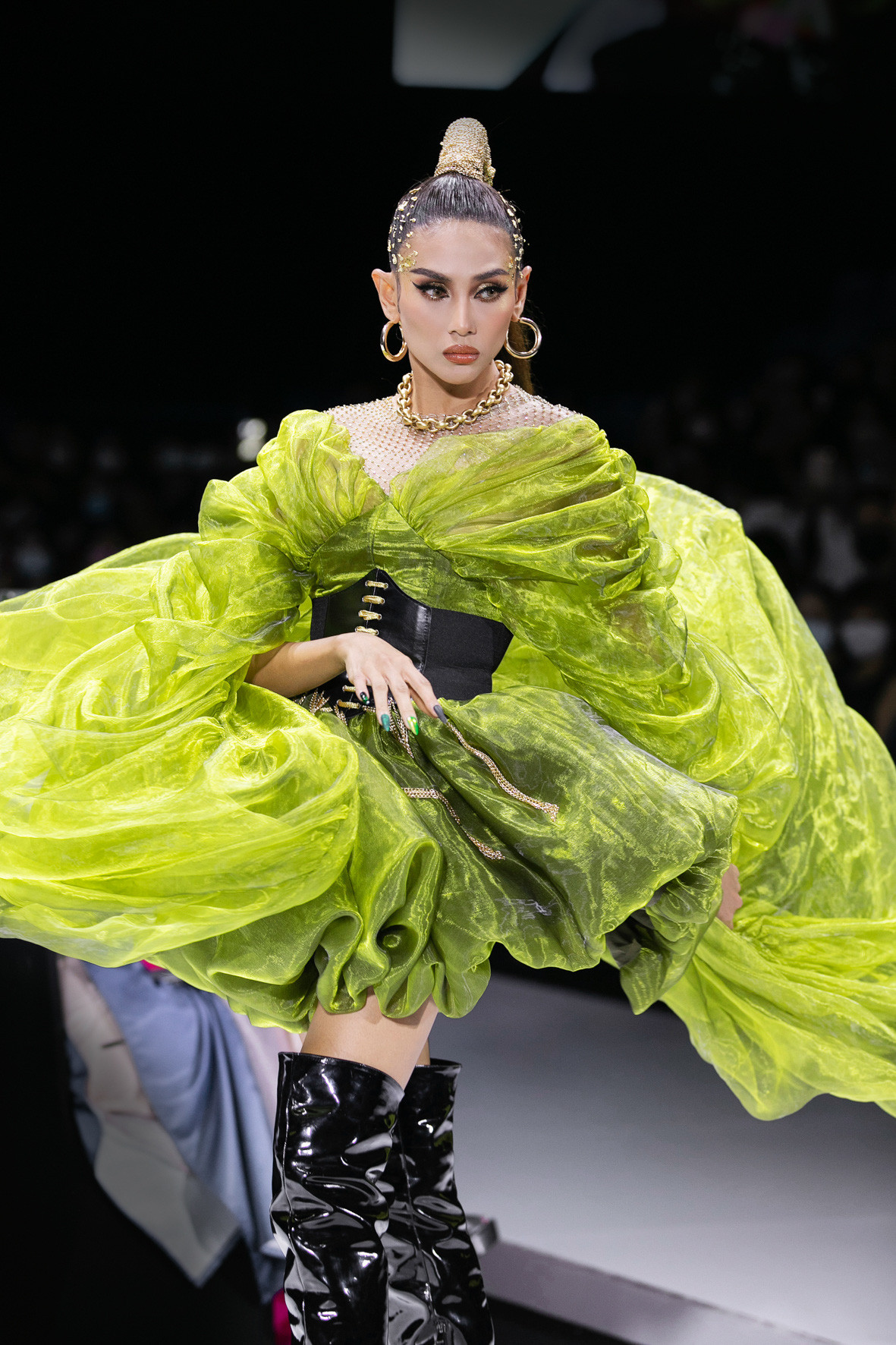 Vo Hoang Yen noi dieu bat ngo ve cat-se-Hinh-2