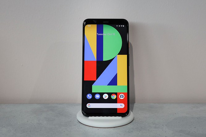 Google Pixel 4a ( Ảnh: Tech Times) Google Pixle 4a là một phiên bản rút gọn của chiếc Google Pixel 4, Máy sử dụng màn hình OLED 5.81 inch với độ phân giải Full HD+. Máy chạy hệ điều hành Android 10. Google Pixel 4a được trang bị duy nhất 1 camera ở phía sau với độ phân giải 12.2 MP. Camera trước của máy có độ phân giải 8 MP. Google Pixel 4a được trang bị chip Snapdragon 730G với 6 GB RAM và 128 GB bộ nhớ trong. Máy có dung lượng pin 3140 mAh, có đi kèm sạc nhanh. Điểm cộng