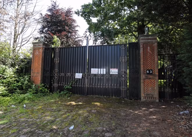 Có tới 16 căn hộ xa xỉ ở khu phố trứ danh không có người ở. Các căn còn lại chỉ được sử dụng vài ba tháng trong năm. Ảnh: Cover Images.