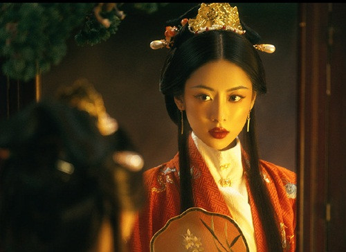 Choang voi lich thi tam theo anh trang cua hoang de doi Duong-Hinh-2