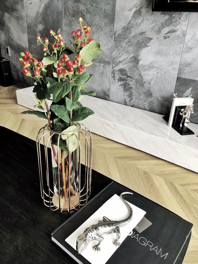 Những chi tiết nhỏ trong căn hộ cũng được chủ nhà sắp xếp ấn tượng, không quá đơn điệu.