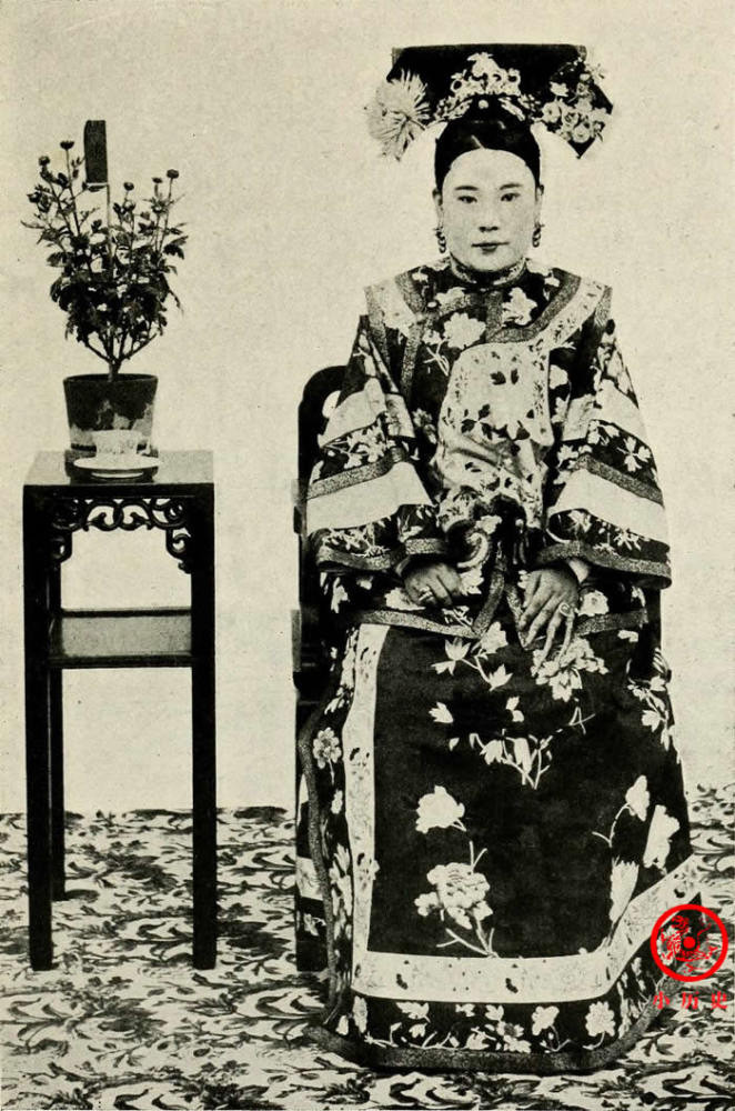 Ngỡ ngàng nhan sắc thật của Phúc tấn, Cách cách nhà Thanh - Hình 5 Ngo ngang nhan sac that cua Phuc tan, Cach cach nha Thanh-Hinh-5