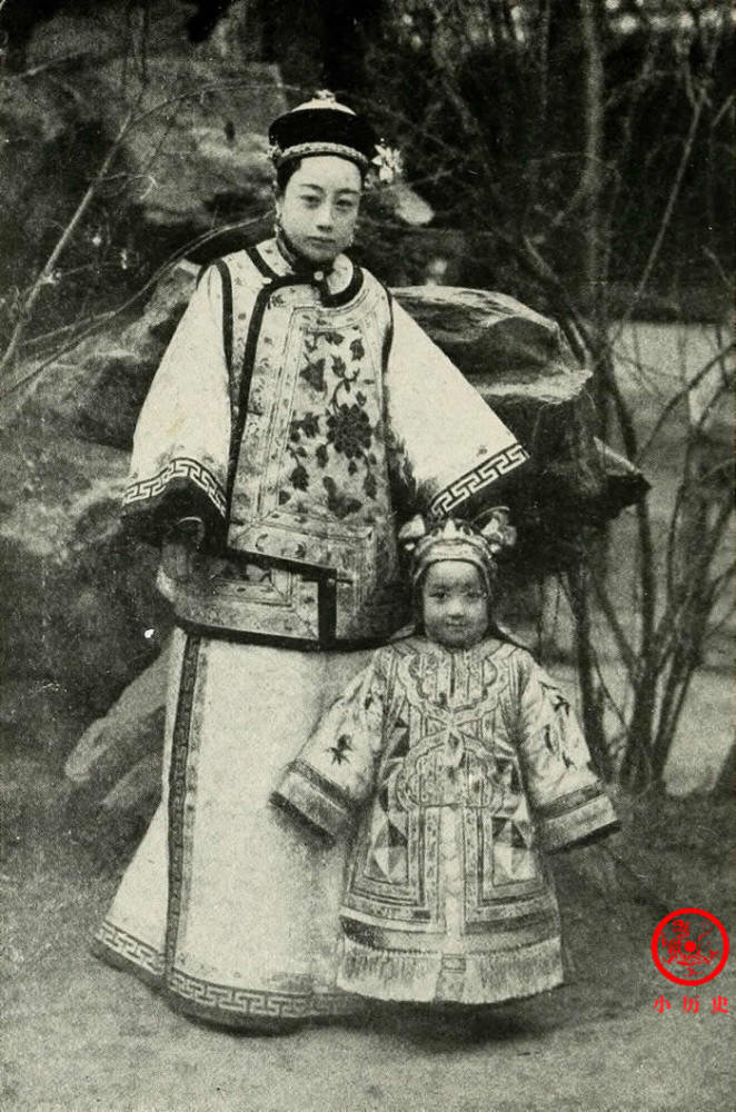 Ngỡ ngàng nhan sắc thật của Phúc tấn, Cách cách nhà Thanh - Hình 9 Ngo ngang nhan sac that cua Phuc tan, Cach cach nha Thanh-Hinh-9