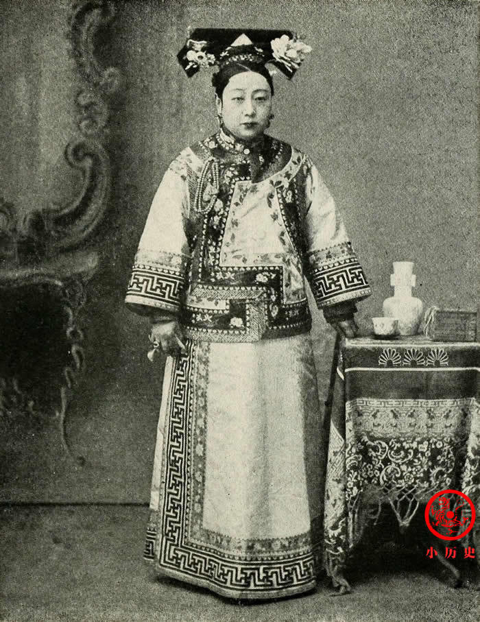 Ngỡ ngàng nhan sắc thật của Phúc tấn, Cách cách nhà Thanh - Hình 6 Ngo ngang nhan sac that cua Phuc tan, Cach cach nha Thanh-Hinh-6