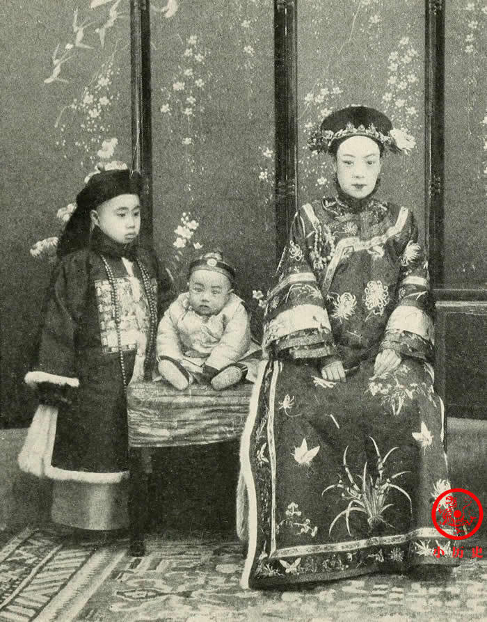 Ngỡ ngàng nhan sắc thật của Phúc tấn, Cách cách nhà Thanh - Hình 4 Ngo ngang nhan sac that cua Phuc tan, Cach cach nha Thanh-Hinh-4