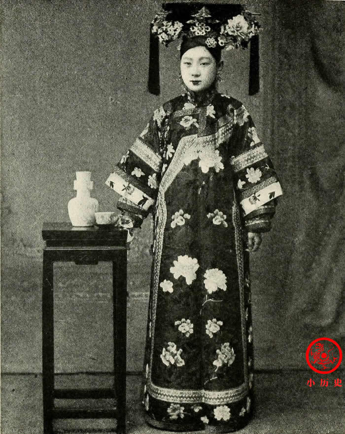 Ngỡ ngàng nhan sắc thật của Phúc tấn, Cách cách nhà Thanh - Hình 7 Ngo ngang nhan sac that cua Phuc tan, Cach cach nha Thanh-Hinh-7