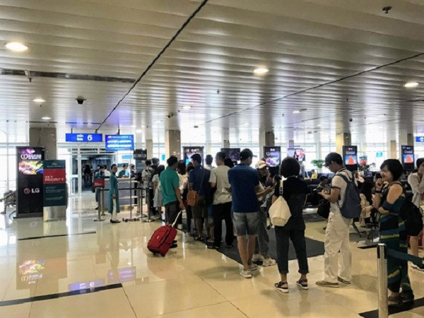 Cuoi ra nuoc mat voi tam su cua nguoi ban ve may bay