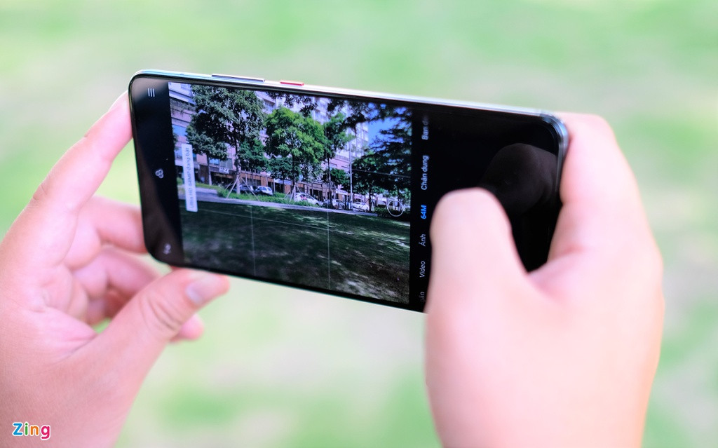 Giao diện chụp ảnh trên máy cũng giống như các smartphone gần đây của Xiaomi với nhiều chế độ như chân dung, macro, đêm hay 64 MP.
