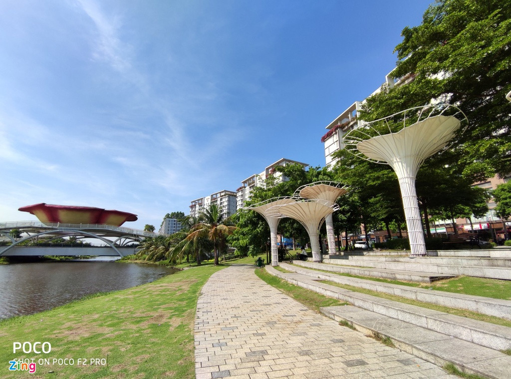 Trải nghiệm nhanh, ảnh chụp từ camera của máy cho ra có màu sắc chân thực, không quá rực, có góc rộng.