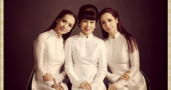 Mẹ vợ của nhạc sĩ Minh Khang chính là mẹ đẻ của 2 siêu mẫu làng mốt Thúy Hằng - Thúy Hạnh. Ở tuổi U60 bà vẫn giữ được vóc dáng trẻ trung, xinh đẹp.