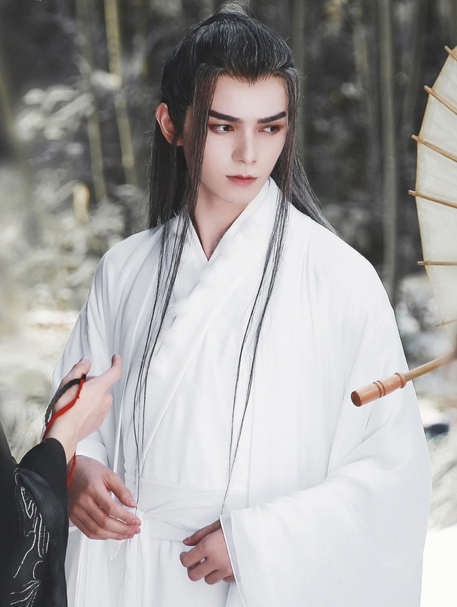 Dien vien nam Trung Quoc dung thuoc nho mat trong canh khoc