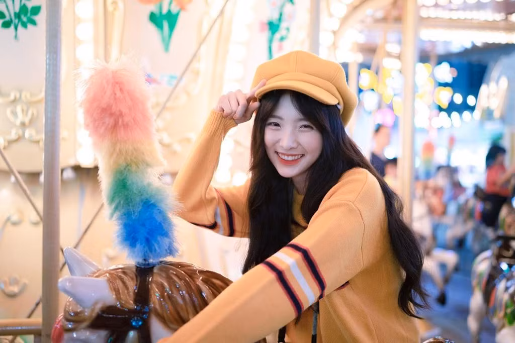 Hot girl ‘Lat mat 3’ cua Ly Hai tham gia show song con ban Trung