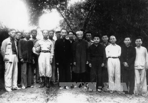 Lễ phong quân hàm cho Đại tướng Võ Nguyên Giáp diễn ra như nào? - Hình 2 Le phong quan ham cho Dai tuong Vo Nguyen Giap dien ra nhu nao?-Hinh-2