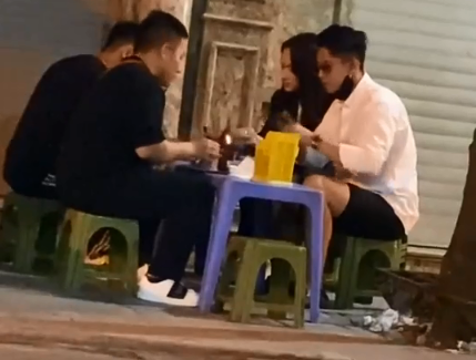 Hương Giang và Matt Liu bị bắt gặp tíu tít hẹn hò ở vỉa hè Huong Giang va Matt Liu bi bat gap tiu tit hen ho o via he