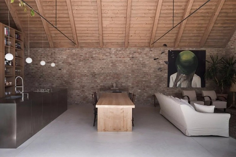 Nội thất trong nhà được đơn giản hóa đến tối đa.