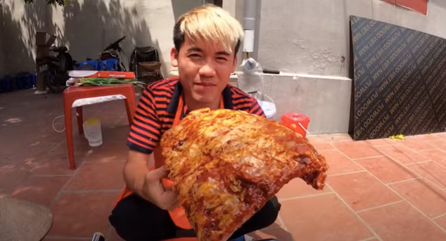 Con trai ba Tan Vlog phat ngon gay tranh cai du kiem tien ty-Hinh-2