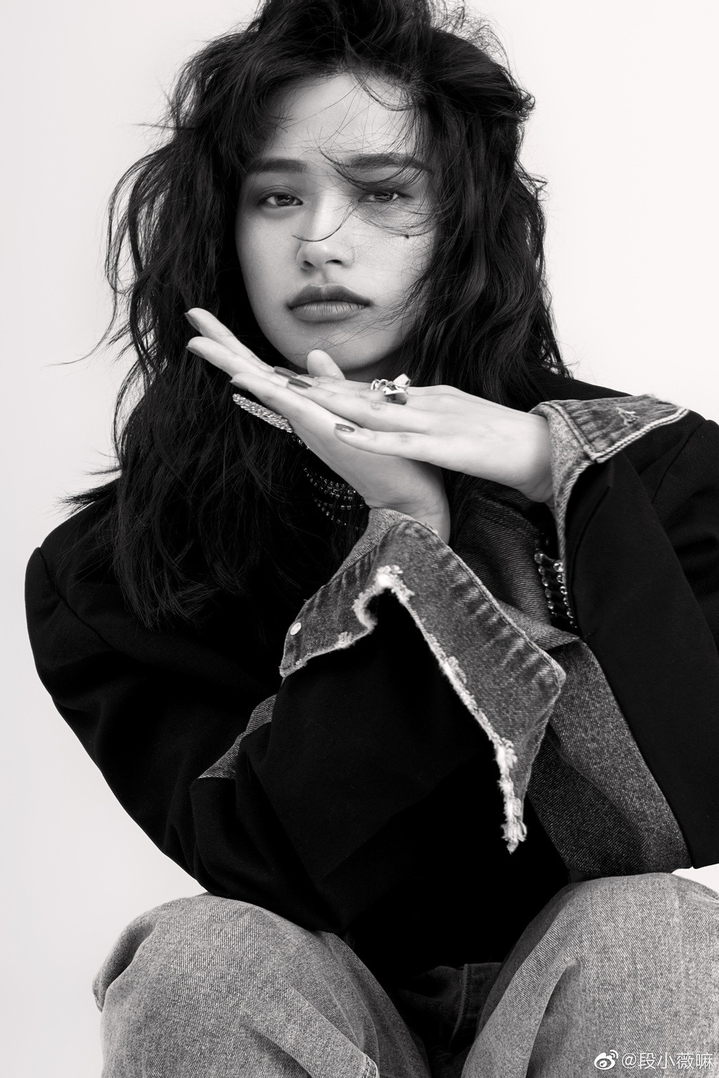 Trong phần trình diễn mở màn, Đoàn Tiểu Vi mang đến cảm giác đặc biệt khi bước lên sân khấu. Nhiều thí sinh nhận xét khi chưa biểu diễn, trông cô khá hiền lành, nhưng khi bước vào bài thi Đoàn Tiểu Vi thể hiện sự chuyên nghiệp trong cả giọng hát và bước nhảy. Cô còn gây ấn tượng với màn múa tay Nhật Bản đầy nghệ thuật.