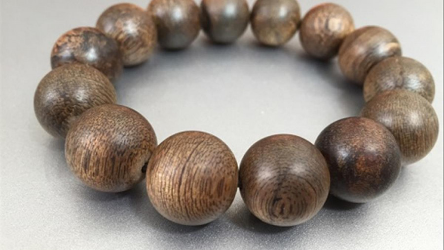 Cach chon vong tay go phong thuy giup thuan loi kinh doanh-Hinh-2