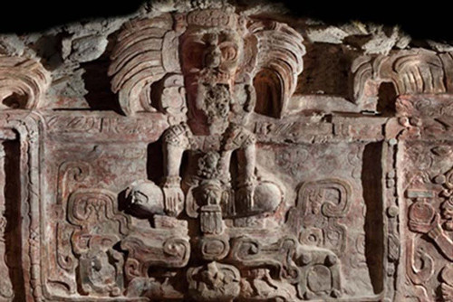 Cổ mộ trong kim tự tháp Maya hé lộ bí mật về 'Vua rắn' Co mo trong kim tu thap Maya he lo bi mat ve 'Vua ran'