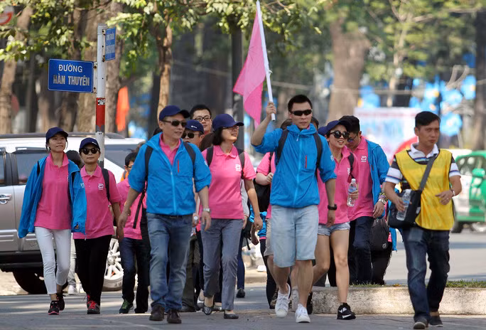 Giam doc thu tram ty nay ban do an online qua ngay-Hinh-2