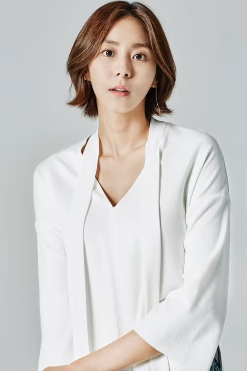 "Tôi đã tổn thương và khóc rất nhiều", UEE chia sẻ. Sau khi bị chê thừa cân, cô bắt đầu thực hiện chế độ ăn kiêng khắc nghiệt để giảm cân. Theo chia sẻ hồi năm 2017, UEE không cho phép bản thân ăn quá 1.000 calo/ngày. Ngoài ra, cô còn tập thể dục với cường độ cao.