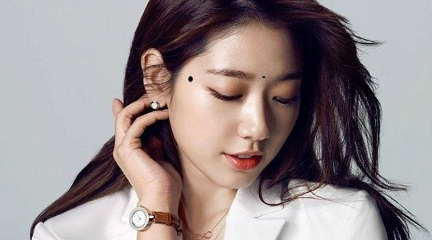 Mot nguoi so huu 3 not ruoi chon vang: Ca doi giau sang-Hinh-2