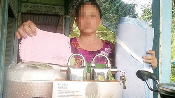 Mua hang xin gia re, nhan qua khung va cai ket dang-Hinh-3