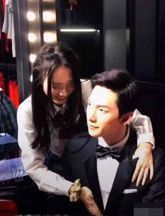 My nam Duong Duong bi mot co gai tre quay roi