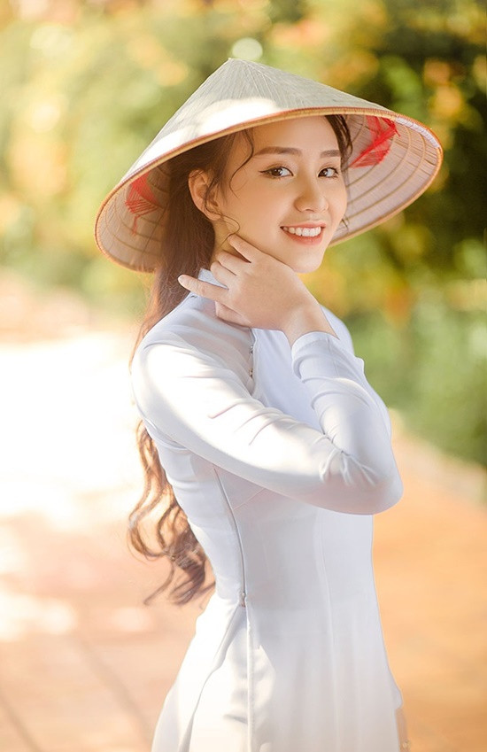 Nu sinh khien dan mang thot len 