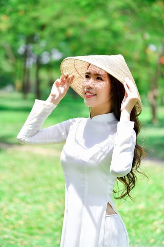 Nu sinh khien dan mang thot len 