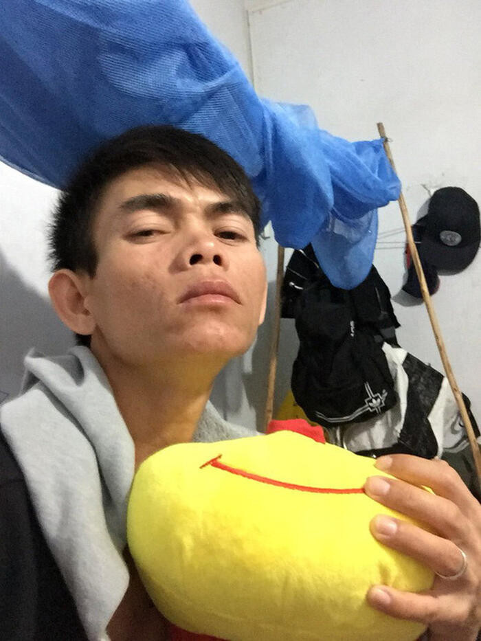 Duoc moi sang My, hot TikToker tu choi de... o nha chan bo