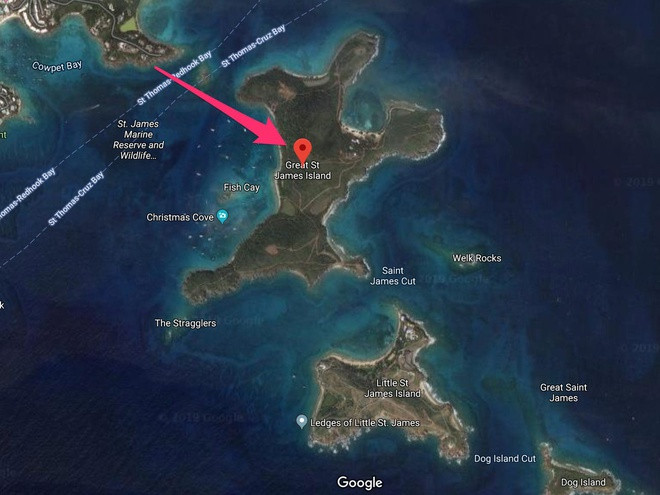 Năm 2016, Epstein mua Great St. James, một hòn đảo tư nhân khác cũng thuộc quần đảo Virgin, với giá 18 triệu USD. Hòn đảo rộng 165 mẫu Anh. Theo New York Magazine, Epstein lên kế hoạch xây dựng một khu phức hợp trên đảo, nhưng dự án này bị yêu cầu ngừng hoạt động vào tháng 12/2018 vì không tuân thủ các quy định về môi trường. Ảnh: Google Maps.