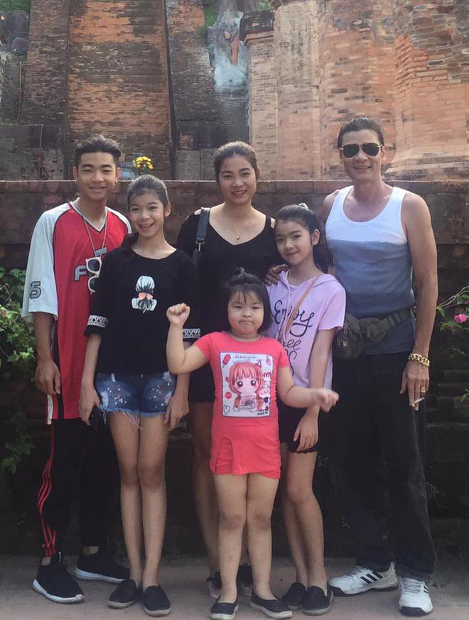 NSƯT Võ Hoài Nam: Vợ tôi là người quản lý tài chính - Hình 2 NSUT Vo Hoai Nam: Vo toi la nguoi quan ly tai chinh-Hinh-2