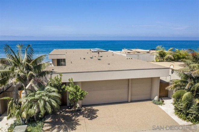 Căn biệt thự nằm sát bờ biển La Jolla Shores ở thành phố San Diego, có diện tích khoảng 865 m2 với 3 phòng ngủ.