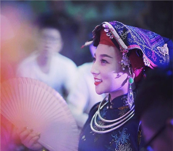 Nhan sắc ngày càng xinh đẹp của cô đồng Hà thành 9X ảnh 2