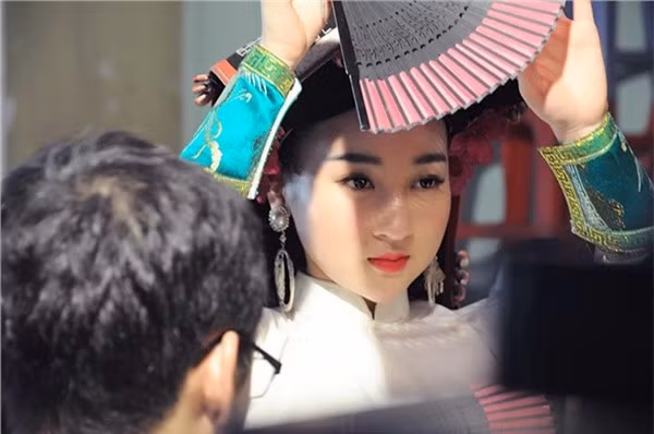 Nhan sắc ngày càng xinh đẹp của cô đồng Hà thành 9X ảnh 3