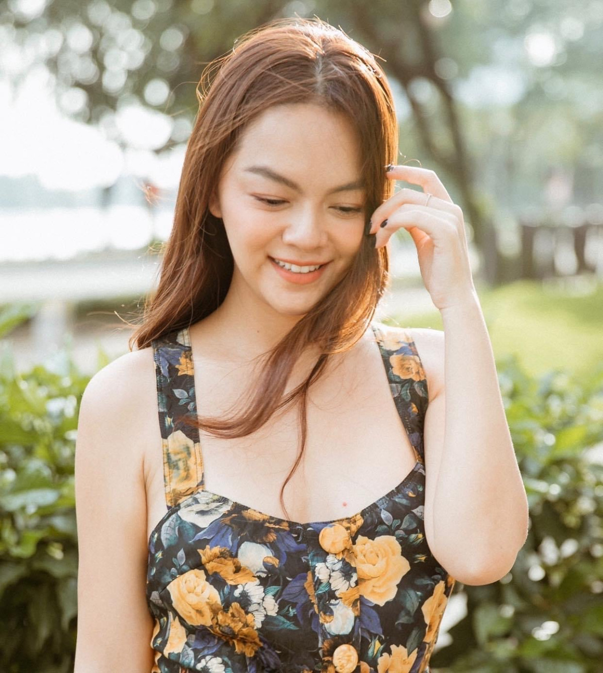 Diva Thanh Lam dep diu dang ben ban trai bac si-Hinh-9