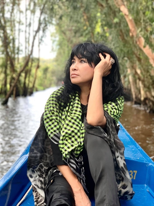 Diva Thanh Lam dep diu dang ben ban trai bac si-Hinh-2