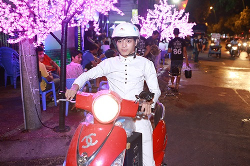 Hot boy keo keo het thoi, phai di hat le duong kiem song-Hinh-4