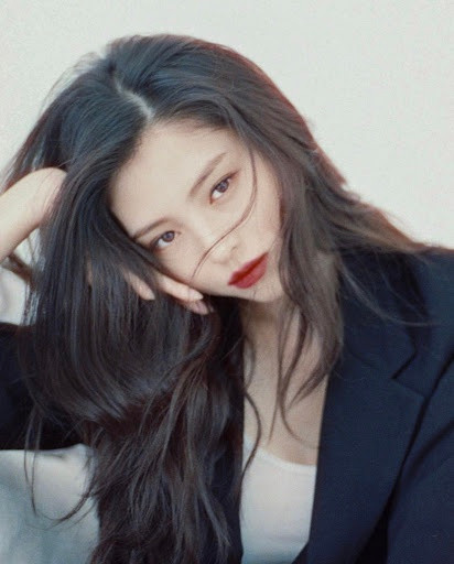 Nàng Kim So Hye của 100 Days My Prince được nhận xét có vẻ ngoài sang trọng, phù hợp hóa thân vào nhiều vai diễn khác nhau. Cô từng đảm nhận vai phụ trong drama Abyss, hợp tác cùng Park Bo Young và Ahn Hyo Seop.