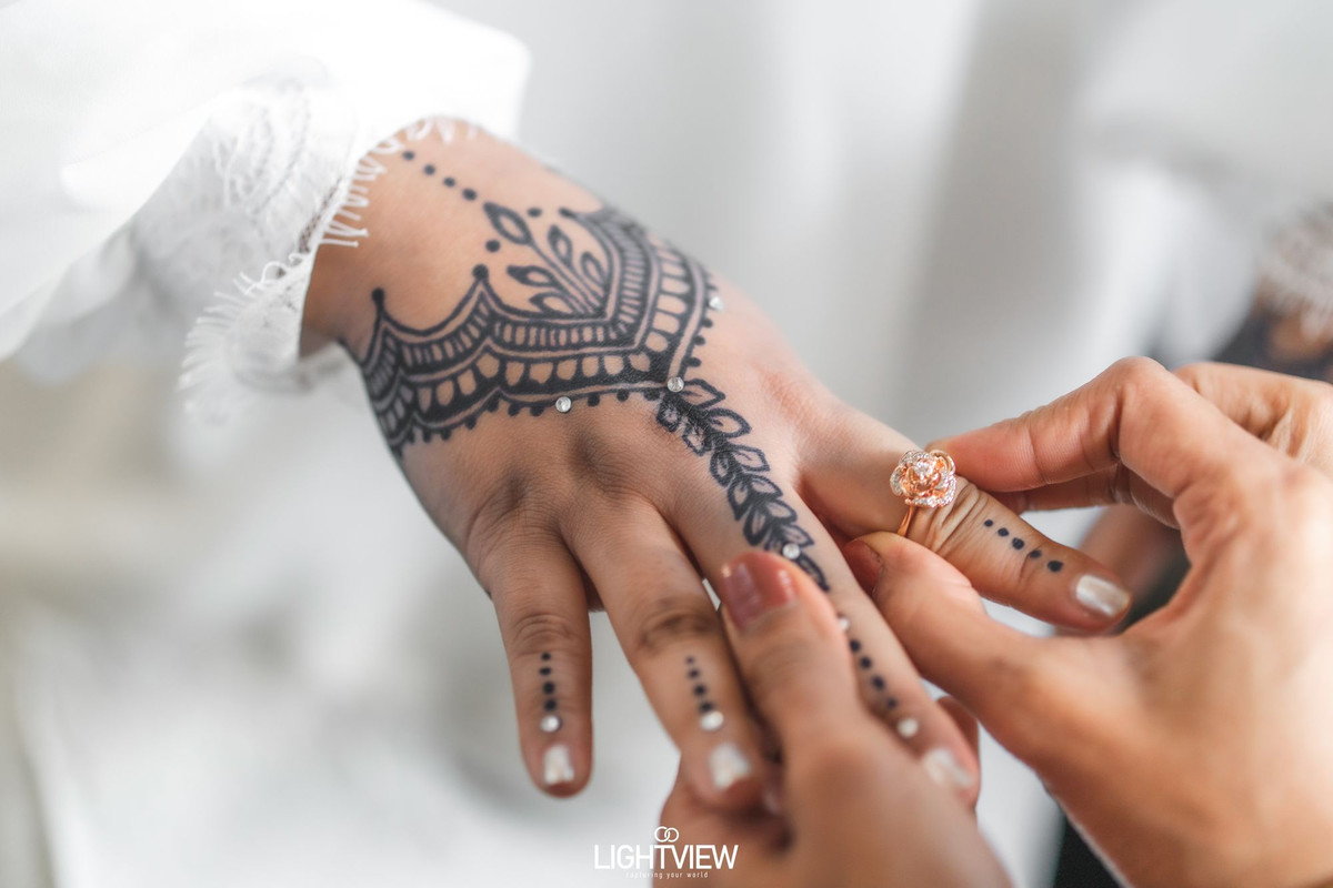 Sau khi bi huy hon co dau chup anh cuoi mot minh-Hinh-3