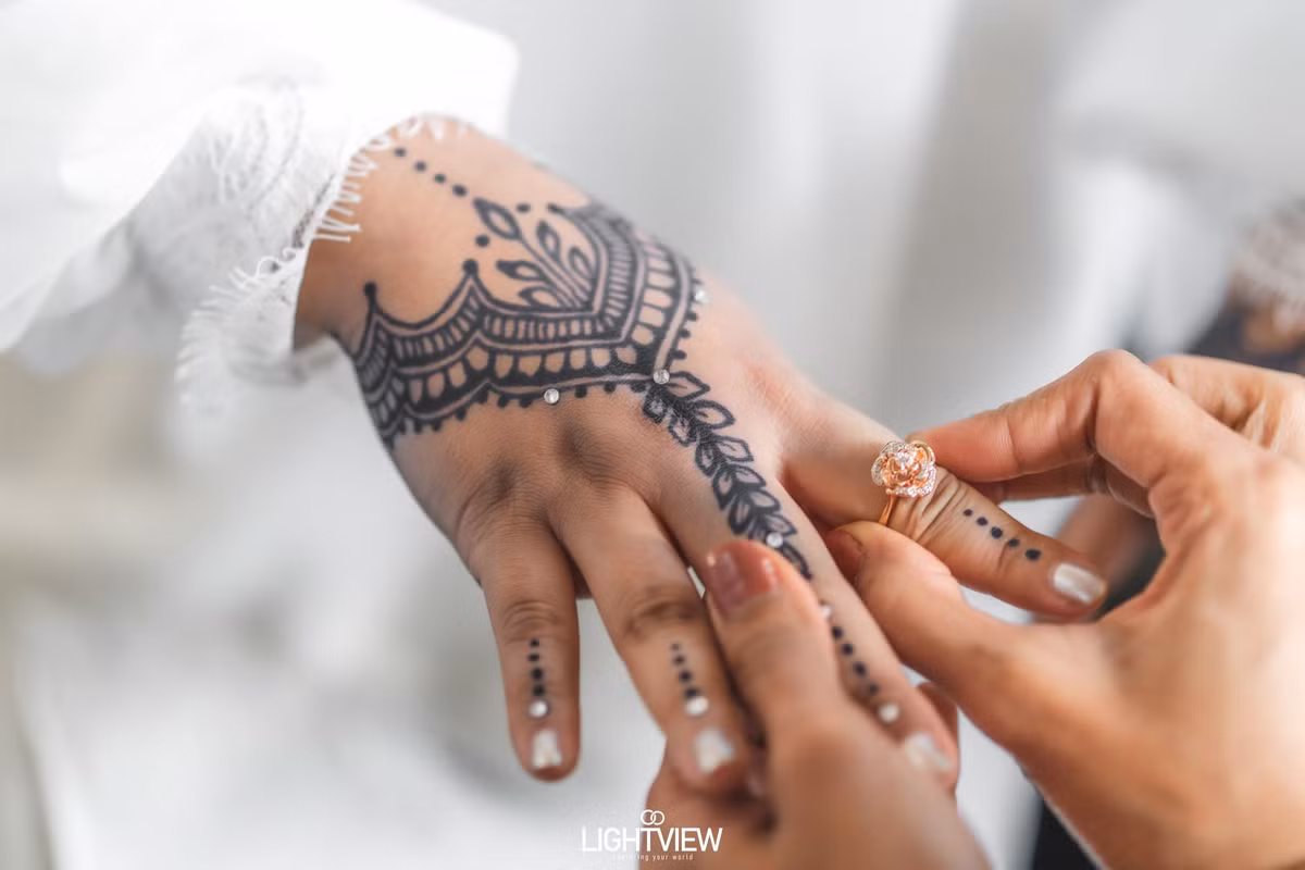 Sau khi bi huy hon co dau chup anh cuoi mot minh-Hinh-3