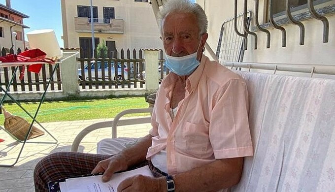 Bi phat tien vi de ga cung gay luc 4 ruoi sang