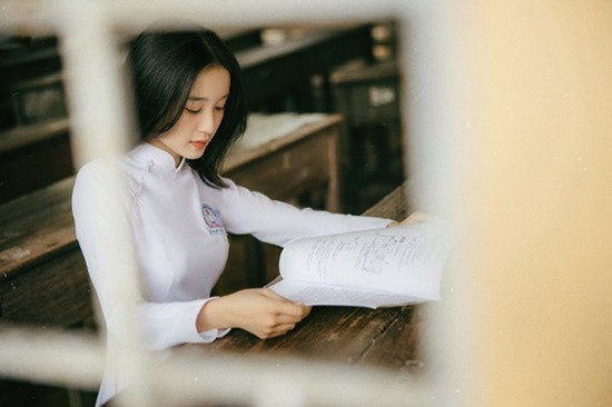 Nu sinh dien ao dai trang tinh khoi khien bao anh chang do guc-Hinh-5