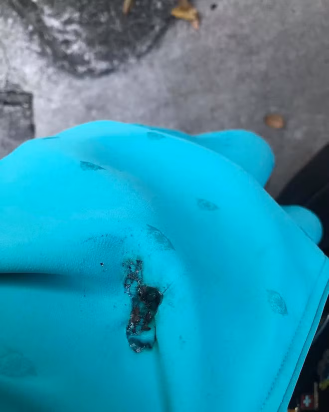 Tiep vien Vietnam Airlines bi nem tan thuoc o ngoai duong-Hinh-2