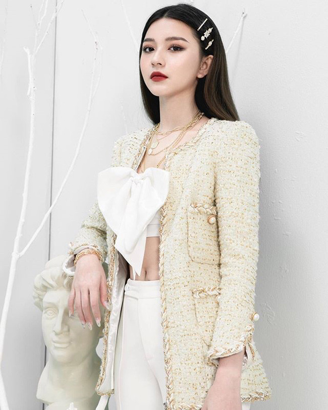 Cô nàng vốn khá ít khi chia sẻ quan điểm riêng trên mạng xã hội và cũng kín tiếng trong chuyện đời tư.